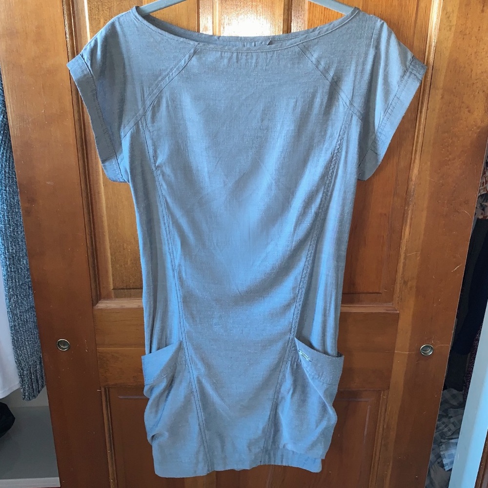 Colcci Silver gray dress with pockets open back short sleeve boat neck grey